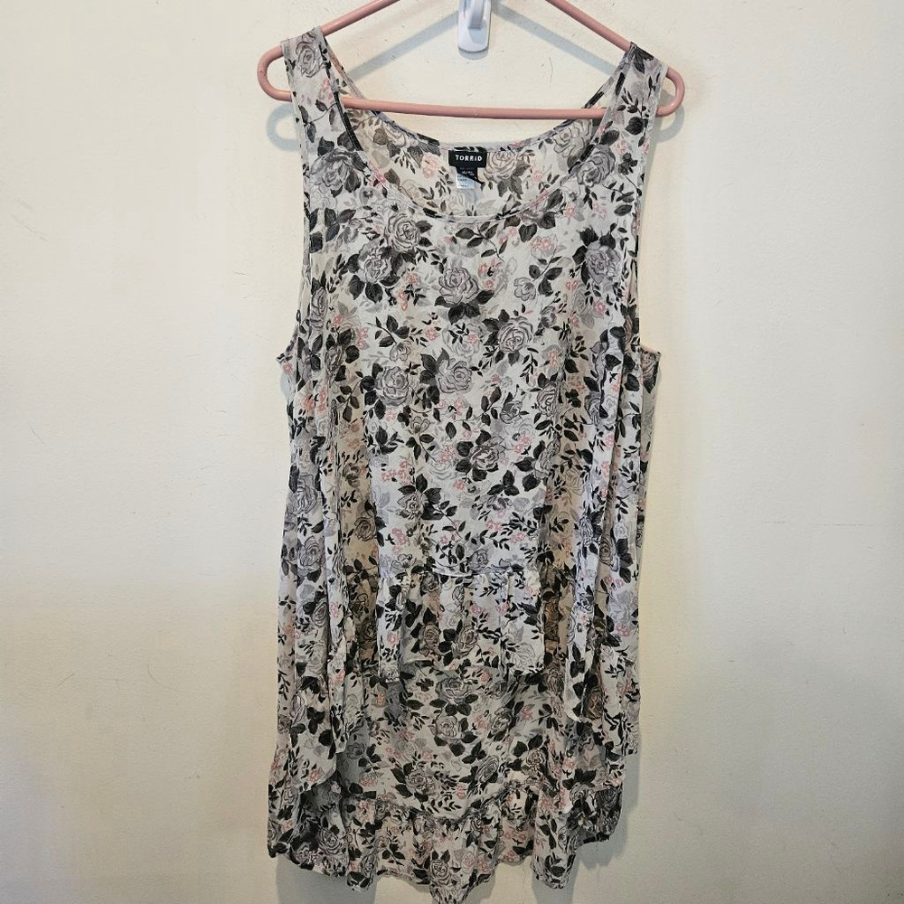 Women's Torrid Plus 2X Gray Pink Floral Ruffle Hem Sleeveless High-Low Top - Picture 5 of 9